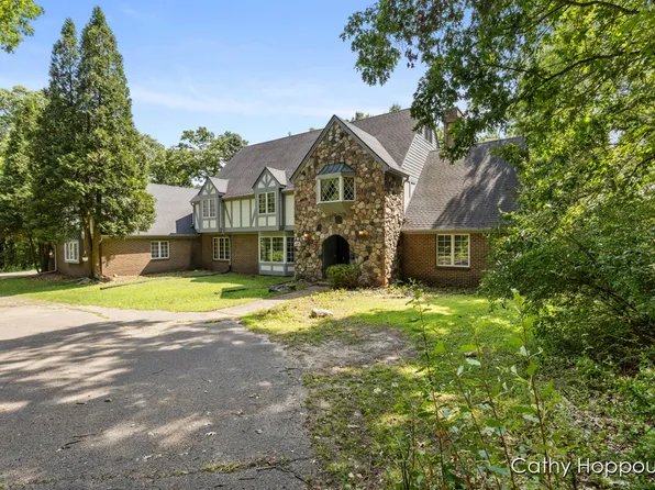 735 Prairie Creek Rd, Ionia, MI 48846