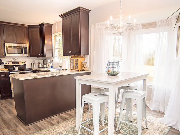 5th image of 7 Evans Grove Dr