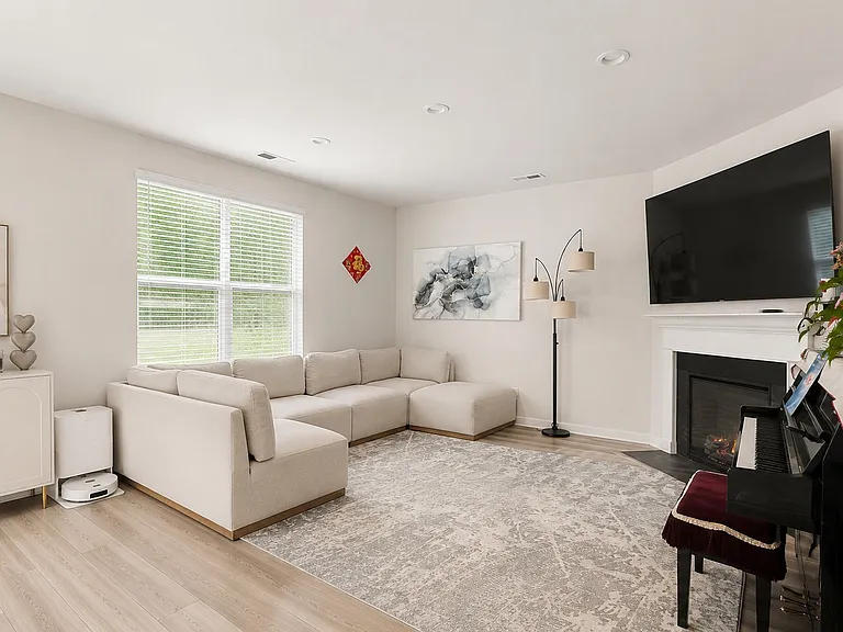 1071 Ross Farms Blvd — Photo 4