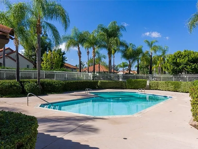 La Crescenta — Photo 2
