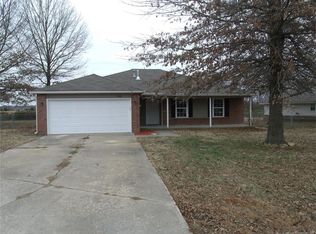 9406 E Apple Ln, Claremore, OK 74019