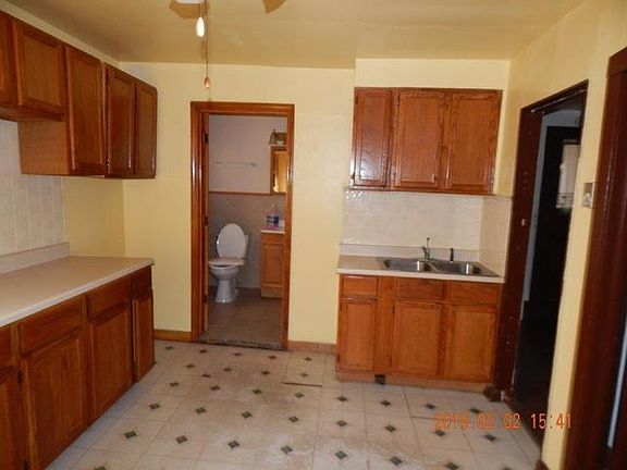 4th image of 6802 S Wood St #1