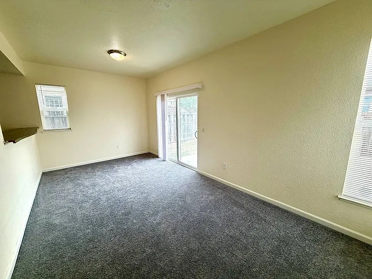2941 Chavez Ln — Photo 9