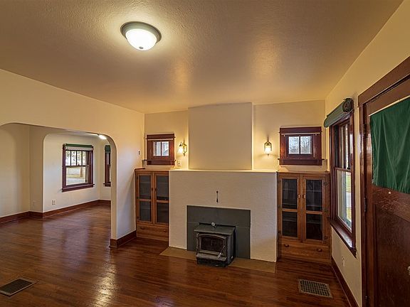 2nd image of 8902 E Alki Ave