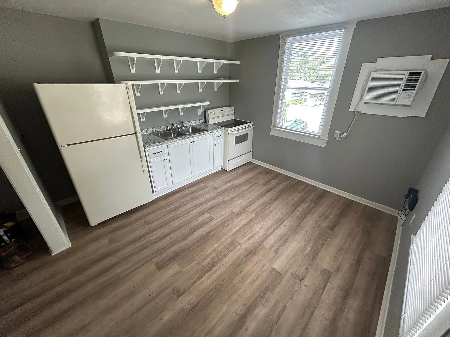 Fantastic Palmetto Multi-unit located just past Downtown Bradenton! — Photo 2