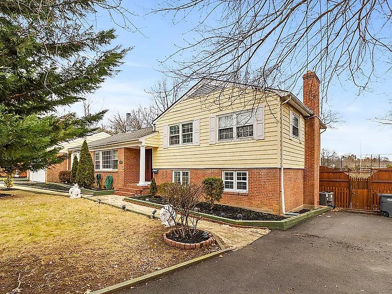 6138 Beachway Dr — Photo 3