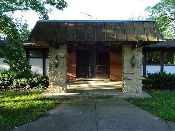 2nd image of 7849 W Oakridge Dr