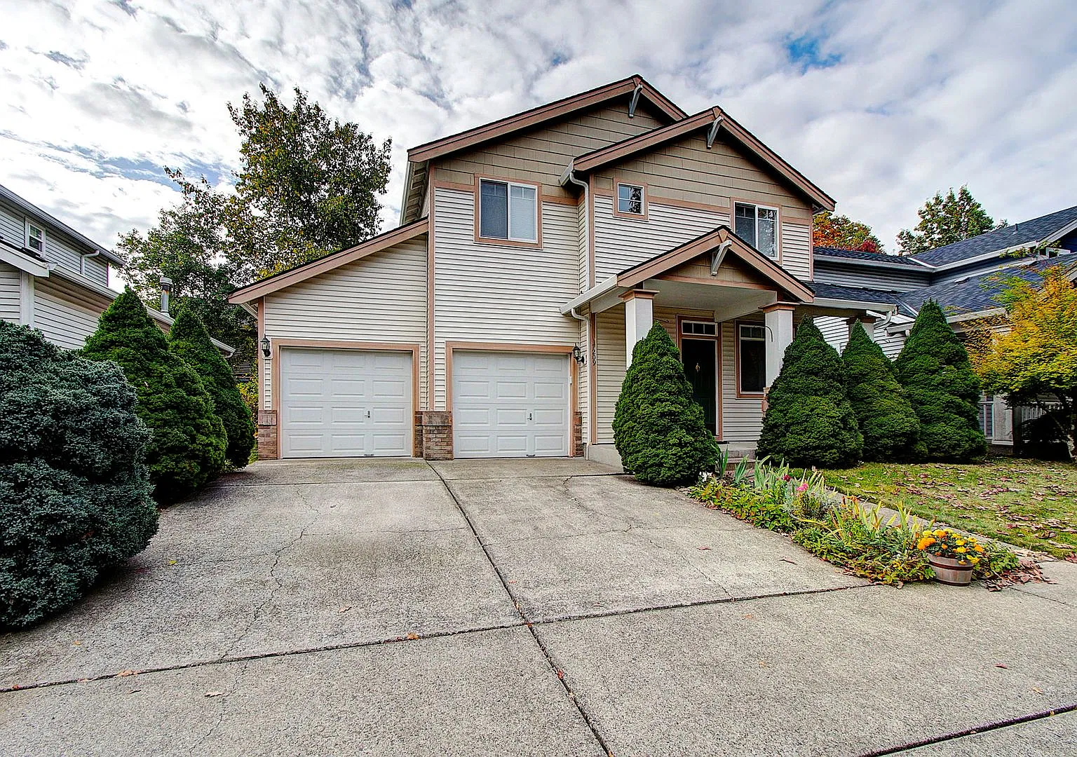 Fisher's Landing- 3 bedroom — Photo 2