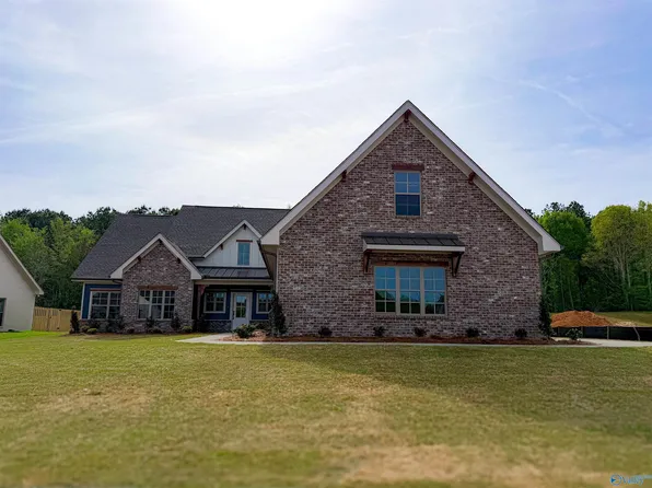 425 Lake Creek Dr, Guntersville, AL 35976