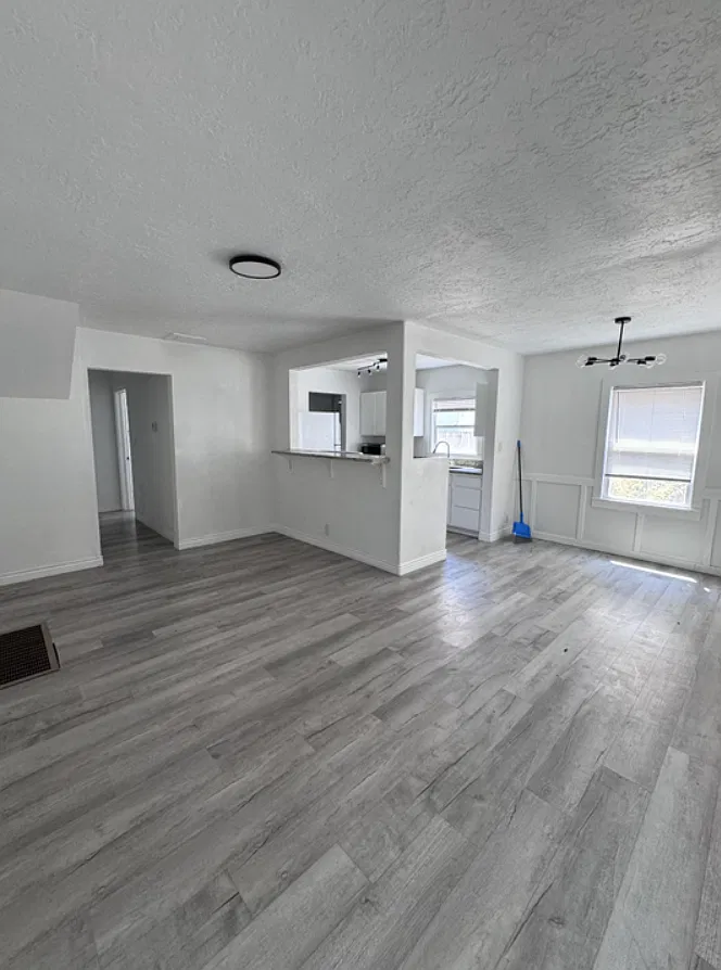 2 bed, 1000 sqft, $1,900 — Photo 2