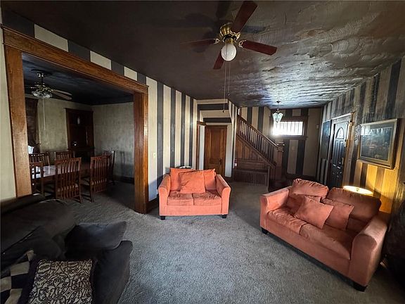 4th image of 1009 SW Huntoon St