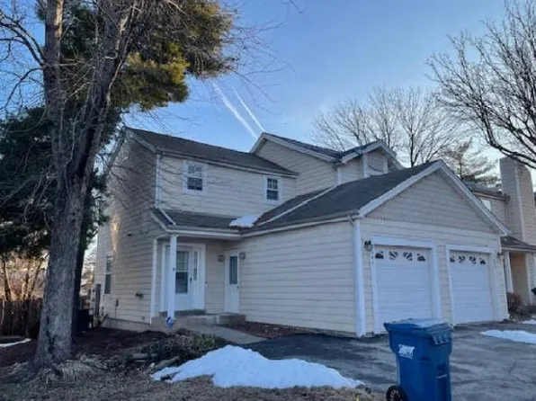 341 Sturbridge Village Dr #D, Hazelwood, MO 63042