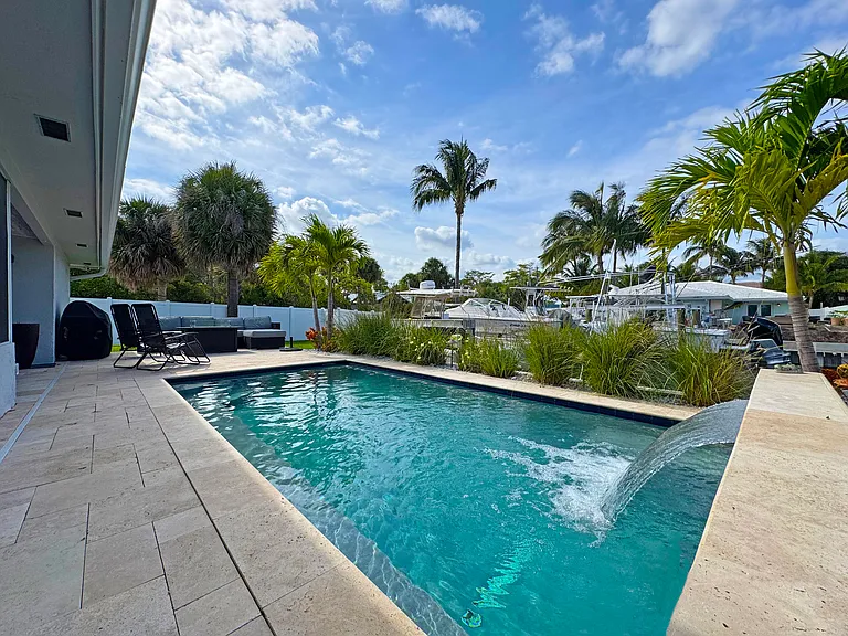 106 Periwinkle Dr — Photo 1