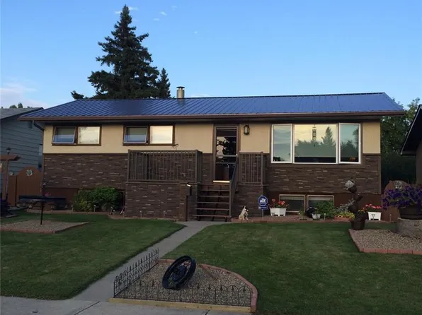 1742 105th St, North Battleford, SK S9A 1V1