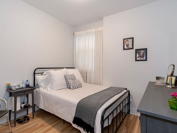 4th image of 75 Oak St