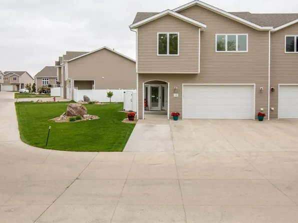 1715 Calgary Loop, Bismarck, ND 58503
