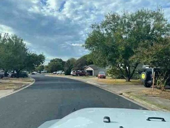 Exterior Neighborhood (street photo)