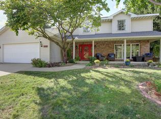 1401 Manchester Dr, Champaign, IL 61822