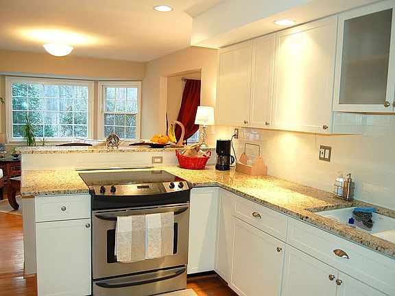 Kitchen w. stainless steel range & grantite countertop