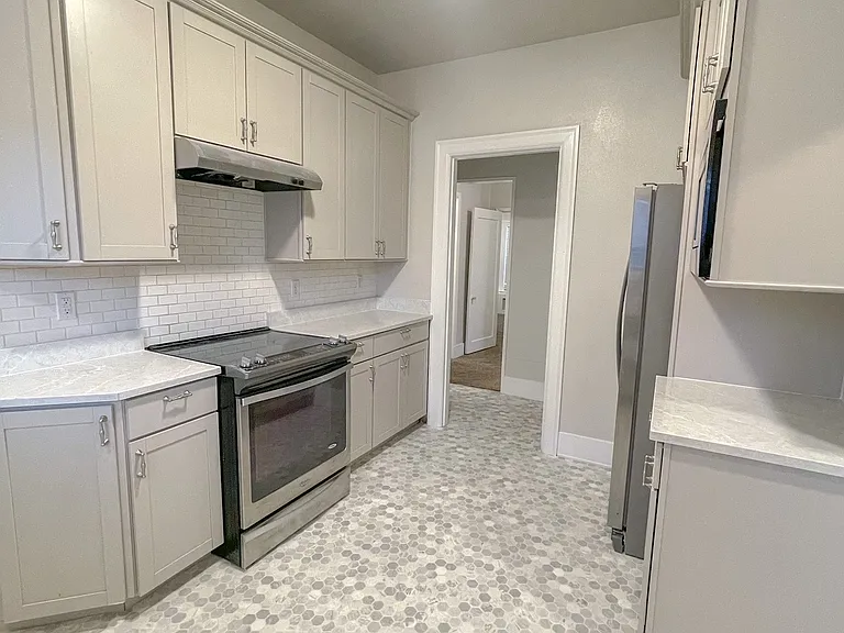 709 N I St #11 — Photo 8