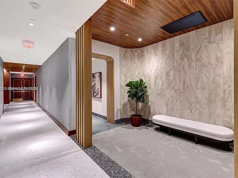 2655 S Bayshore Dr #403 — Photo 25