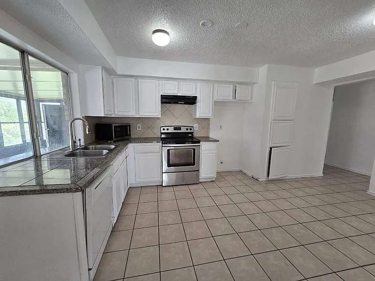2509 Hollydale Dr — Photo 12