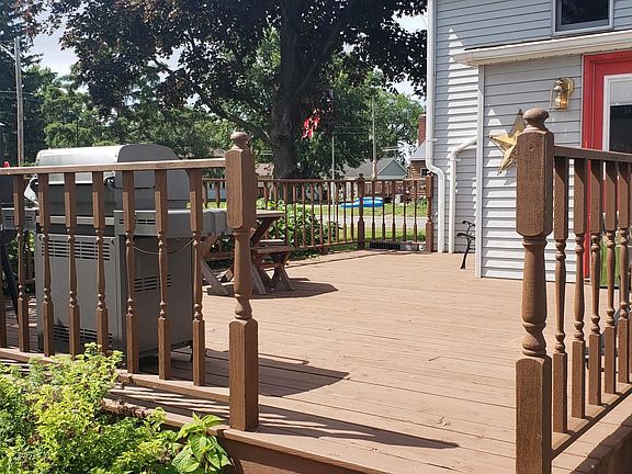 5th image of 284 Elm St S