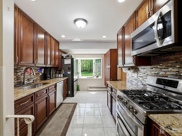 34 Ventnor Dr — Photo 28