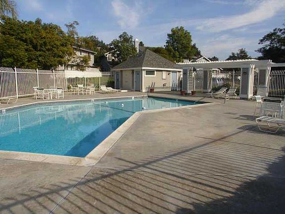 2nd image of 355 Windjammer Cir