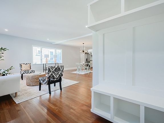 3rd image of 111 Sharon St Floor 1