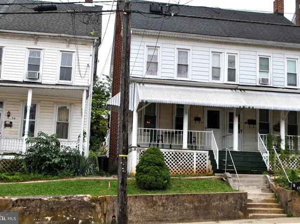 52 E High St, Red Lion, PA 17356