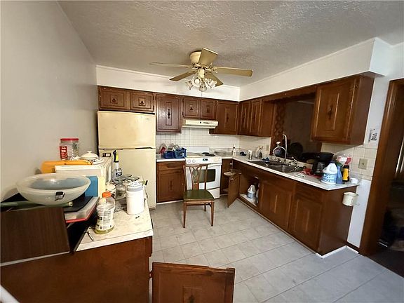 4th image of 1725 Fremont Ave
