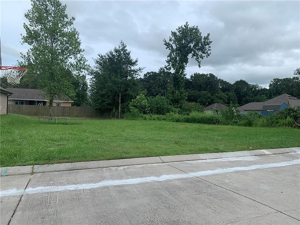 1st image of 405 Ashton Oaks Ln