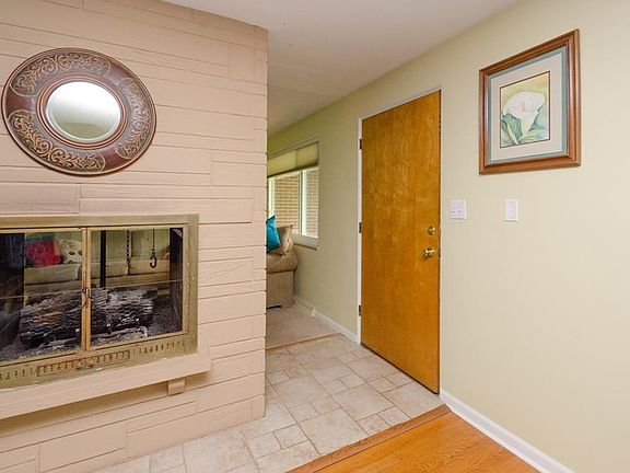 3rd image of 8818 Crestview Dr