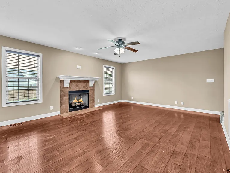 563 Falkland Cir — Photo 6