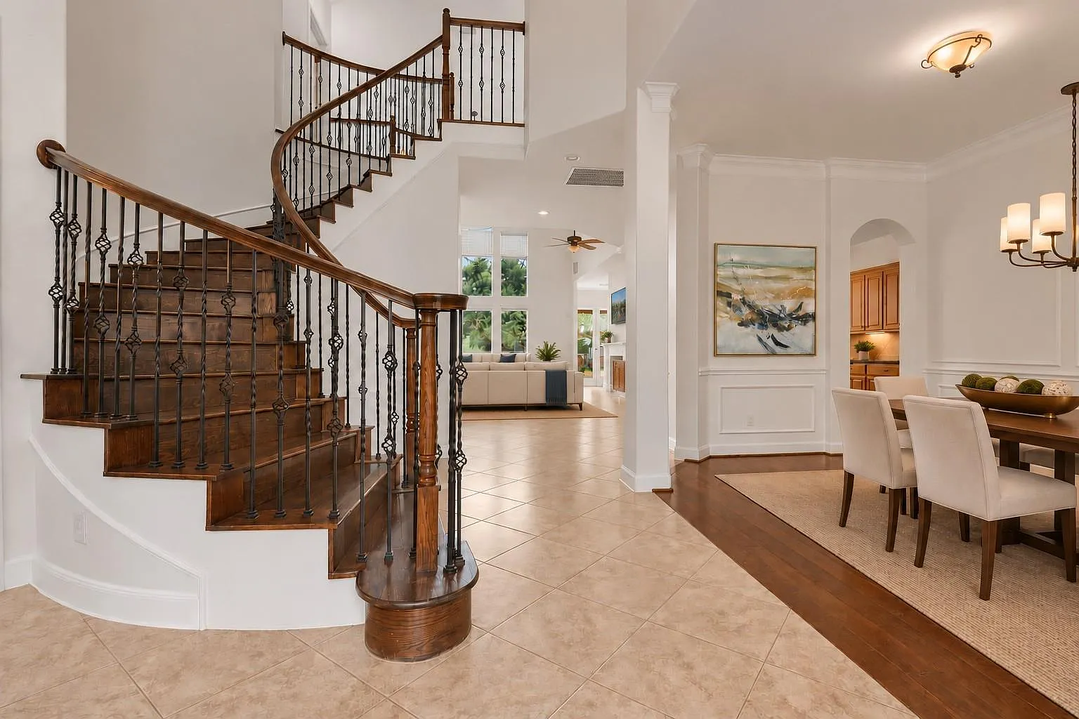 5 bed, 4.5 bath, 4641 sqft, $5,800 — Photo 2