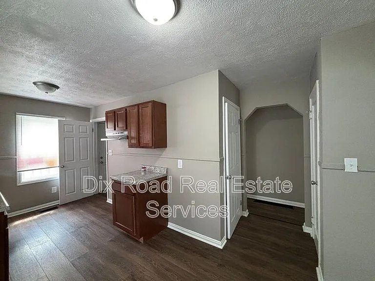 660 Gramont Ave — Photo 13