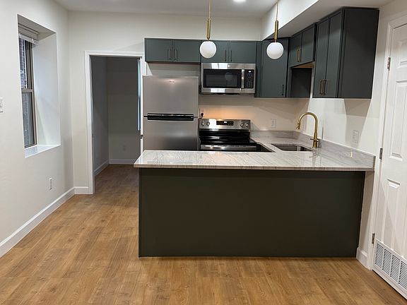 2nd image of 4969 Fountain Ave #2