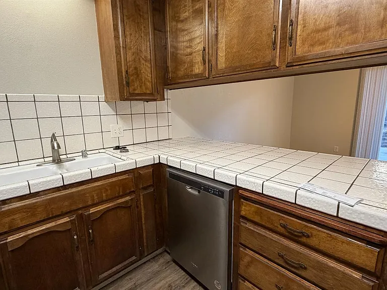 5771 N Valentine Ave #101 — Photo 9
