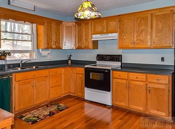 5th image of 365 Lexington Dr