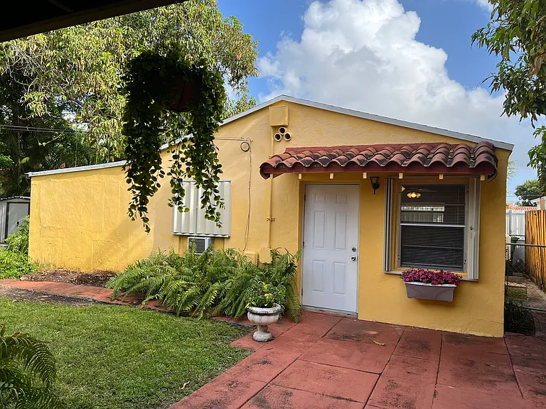 2770 NW 6th St — Photo 8