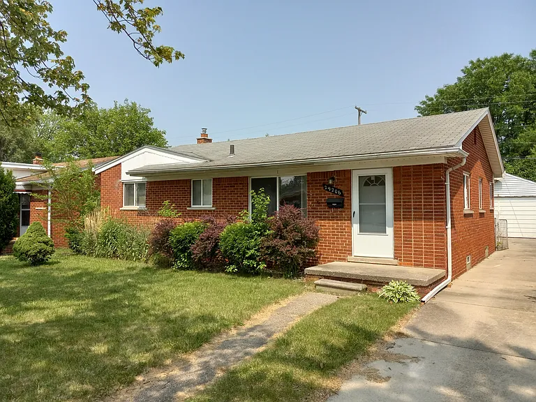 29206 Spoon Ave — Photo 1