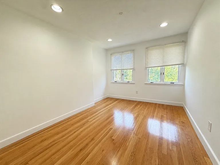 26 Hammond Pond Pkwy #0 — Photo 9