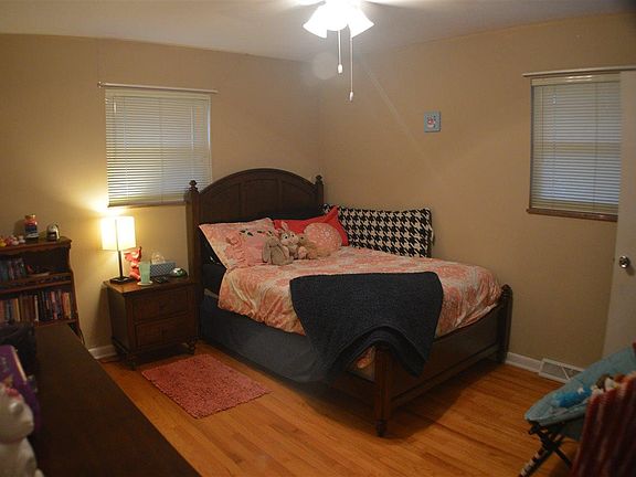 4th image of 1512 Wales Ave