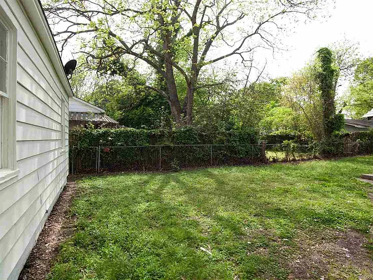 607 Prothro St — Photo 10