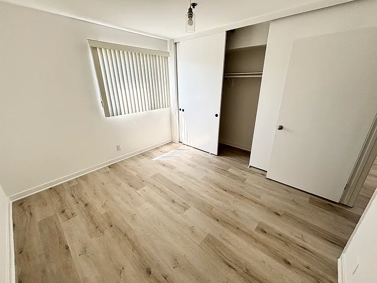 555 Oak St #301 — Photo 9