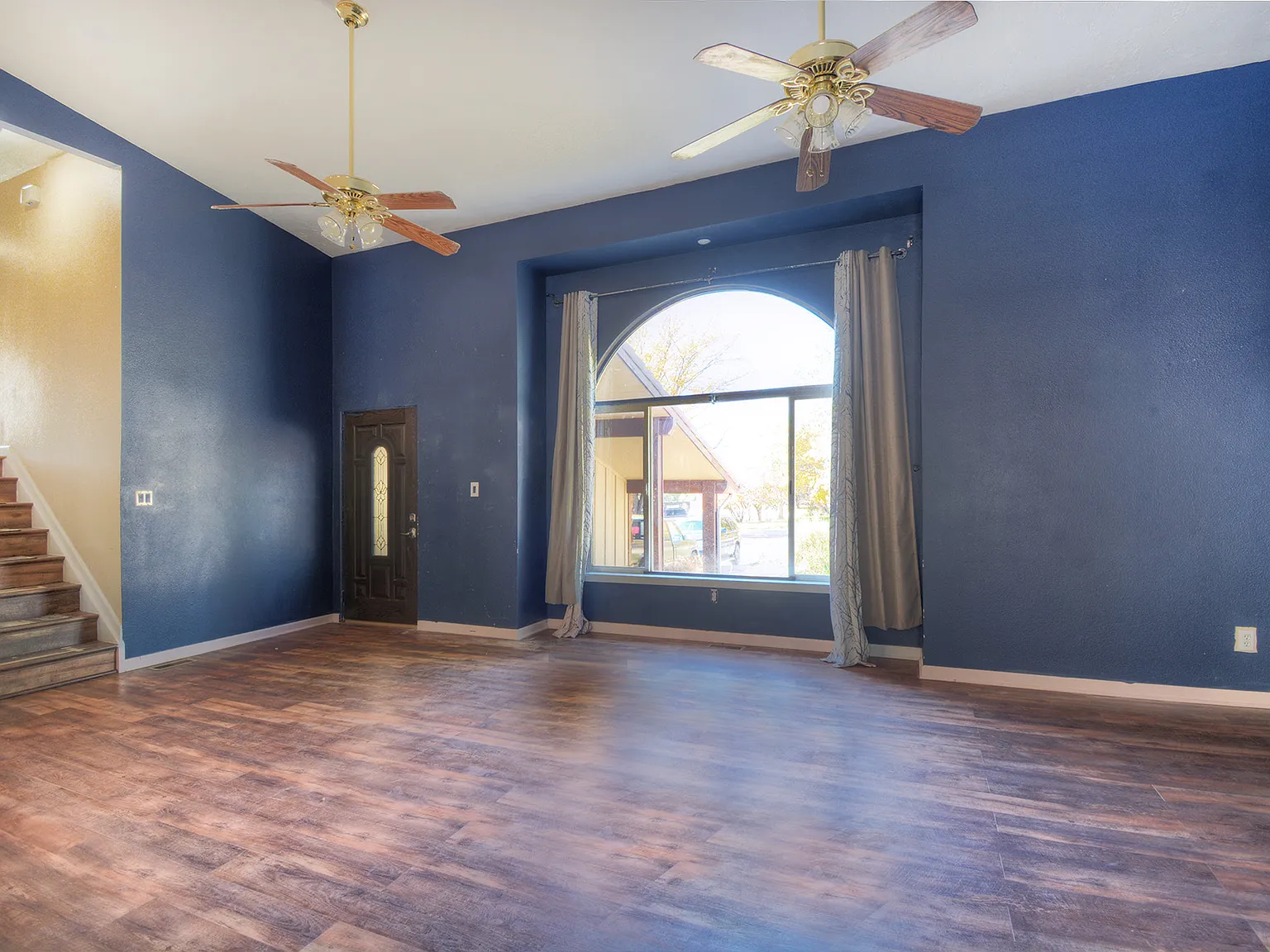4 bed, 3.5 bath, 2530 sqft, $2,200 — Photo 2
