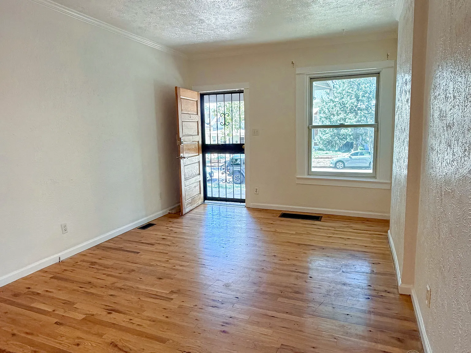 1 bed, 994 sqft, $2,200 — Photo 2