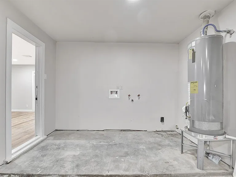 704 Teabury Ave — Photo 34