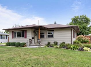 613 Linda St, Combined Locks, WI 54113